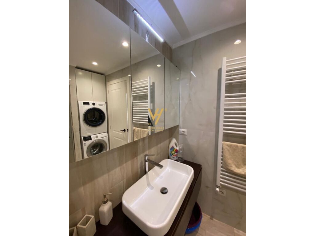Jepet Apartament 1 +1 me qera te Blloku 75 m2
