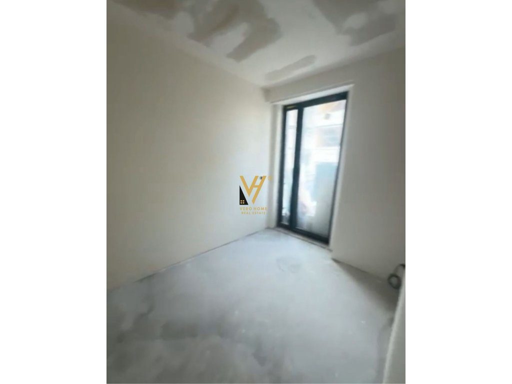 JEPET ZYRE 100 M2 ME QIRA TE RRUGA BOGDANEVE 120.000 LEKE 4