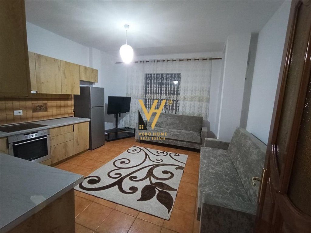 JEPET APARTAMENT 3+1+2+BLK ME QERA NE KINOSTUDIO 500 EURO
