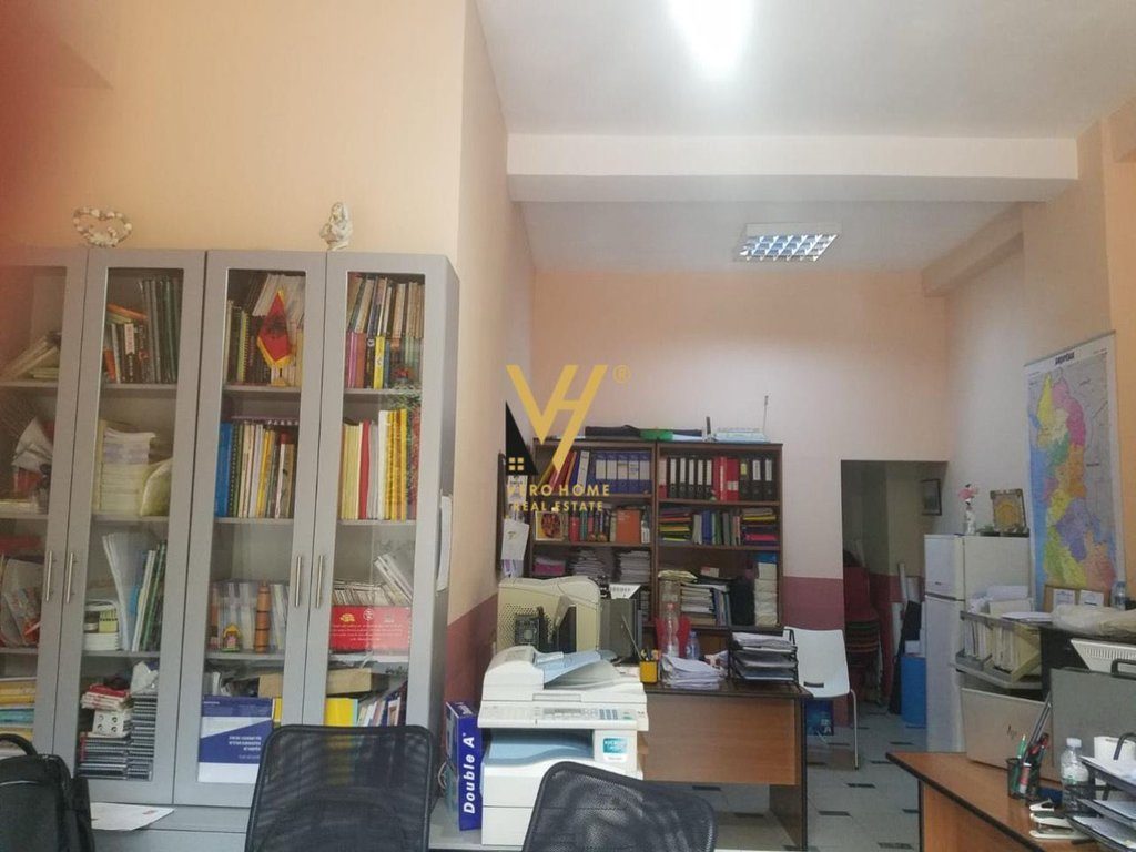 JEPET DYQAN 32 M2 ME QERA TE KOMUNA E PARISIT 40.000 LEKE