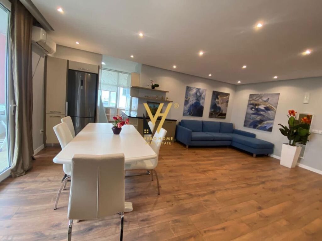 Jepet Apartament 2+1+2+ballkon me qera te Ish Ekspozita Sot 125 m2