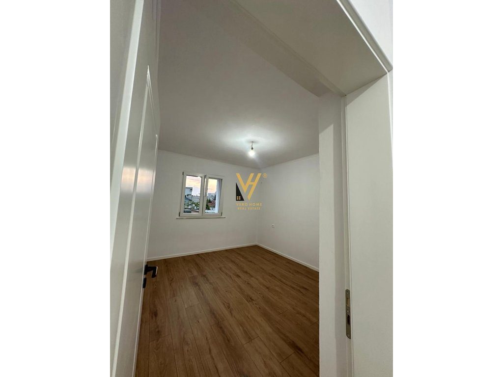 SHITET APARTAMENT 1+1+BLK TE MINISTRIA E DREJTESISE 153.000 EURO