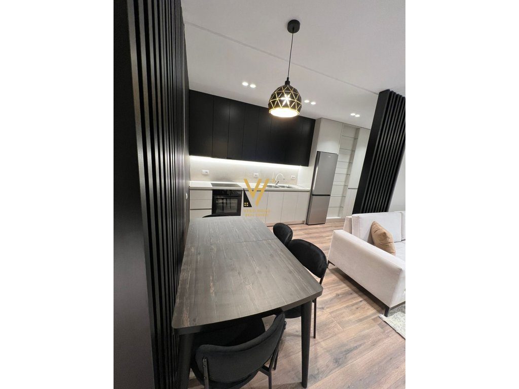 JEPET APARTAMENT 2+1 ME QERA TE ISH FUSHA E AVIACIONIT 70.000 LEKE 2