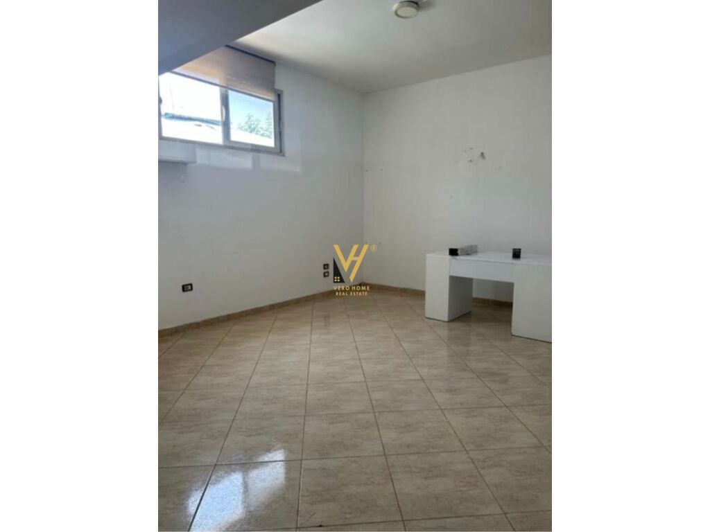 Jepet Ambient Biznesi me qera te Rruga Lord Bajron 50 m2 3