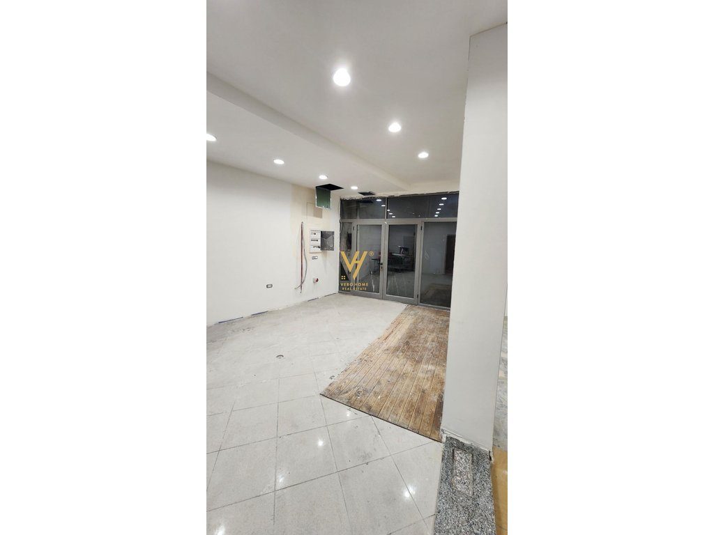 JEPET AMBIENT BIZNESI 150 M2 ME QERA TE RRUGA E KAVAJES 1.500 EURO 3