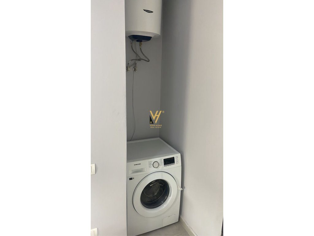 JEPET APARTAMENT 2+1+2+BLK ME QERA TE MARTENITETI I RI 700 EURO 4