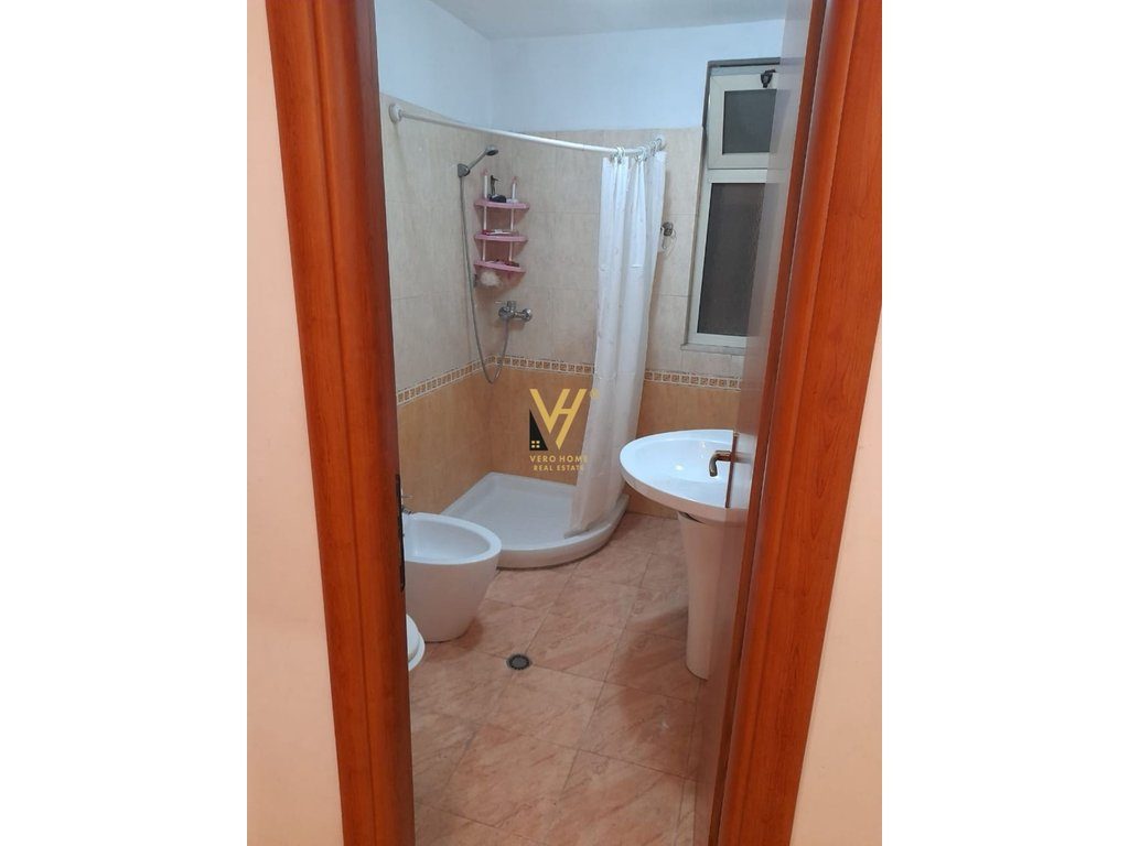 JEPET APARTAMENT 2+1 ME QERA TE MYSLYM SHYRI 800 EURO 4