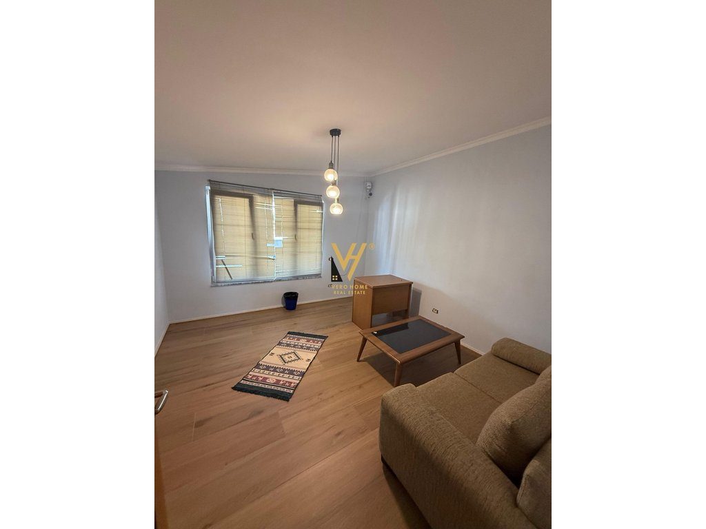 JEPET ZYRE 100 M2 ME QERA TE KOMUNA E PARISIT 900 EURO 3