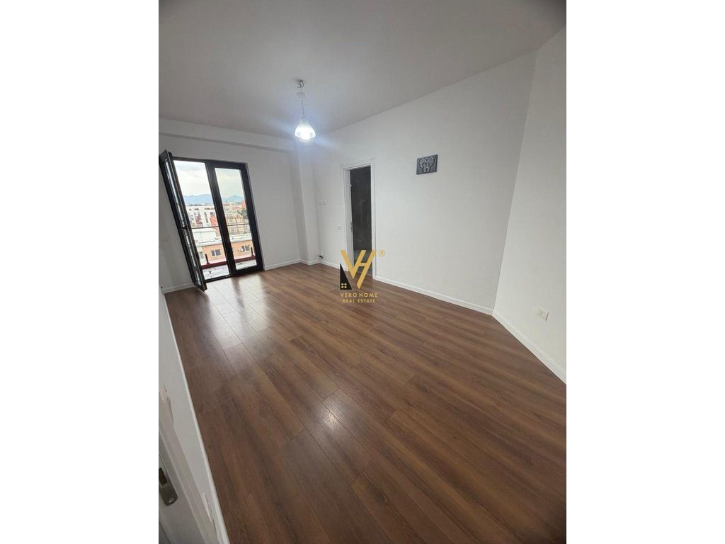 JEPET ZYRE 122 M2 ME QERA TE KOM.ARLIS, RR.DIBRES 60.000 LEKE 3