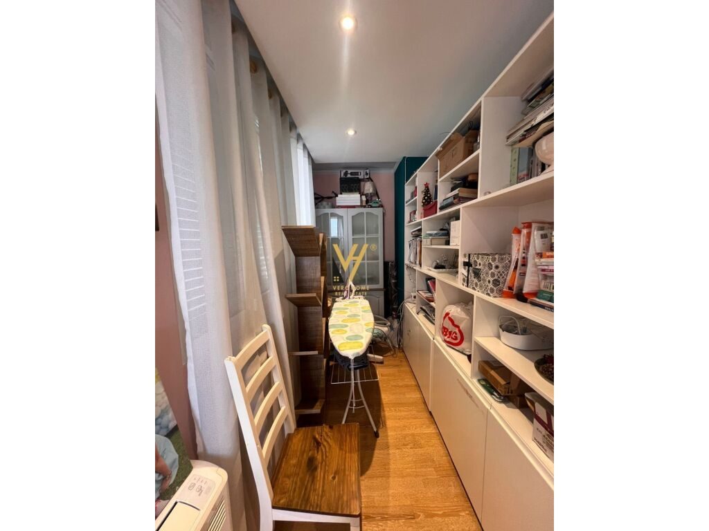 Jepet Apartament 2+1+2+ballkon me qera ne Qender 169 m2