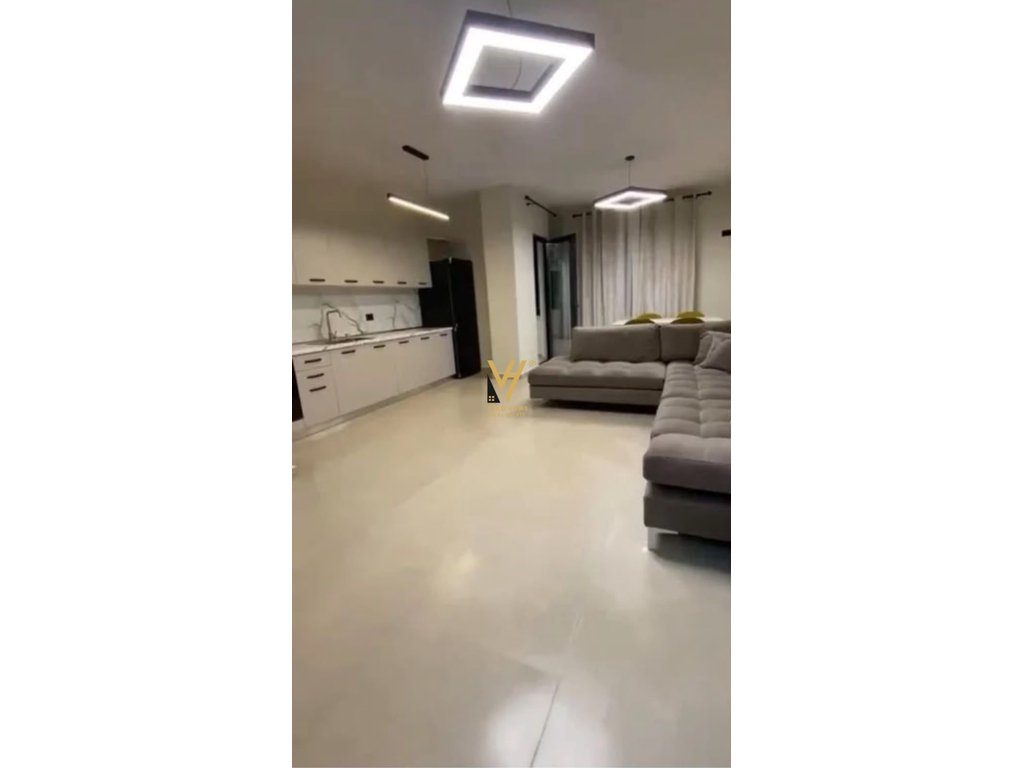 JEPET APARTAMENT 2+1+BLK ME QERA TE KOMUNA E PARISIT 70.000 LEKE