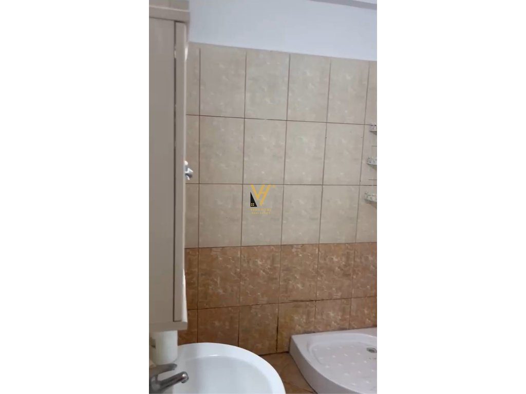 JEPET APARTAMENT 2+1+BLK ME QERA TEK UNAZA E RE 70.000 LEKE 4
