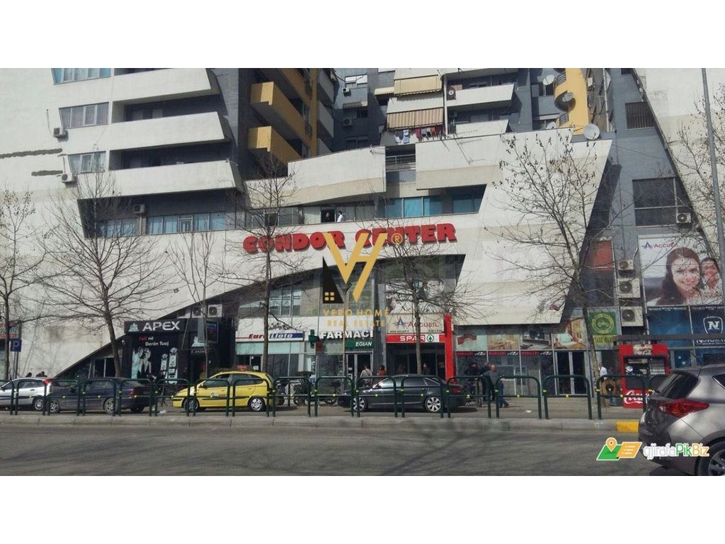 JEPET ZYRE 146 M2 ME QERA TE RR.KAVAJES, QENDRA CONDOR 2.300 EURO