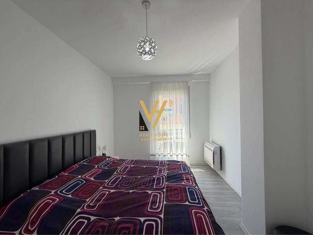 JEPET APARTAMENT 1+1+BLK ME QERA TE RRUGA E BARRIKADAVE 75.000 LEKE 2