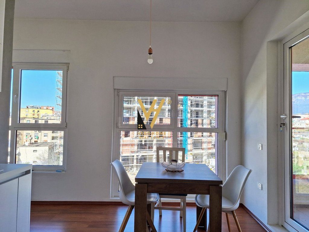 JEPET APARTAMENT 2+1+2 ME QERA NE ALI DEM 550 EURO 3