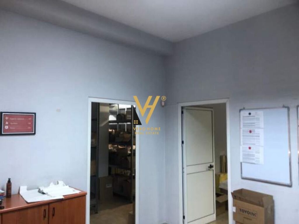 Jepet ambjent biznesi me qera te Oxhaku 110 m2 3