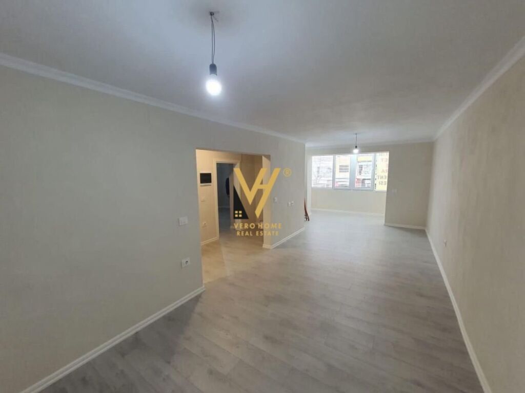 Jepet Zyre me qera te 21 Dhjetori 70 m2 3