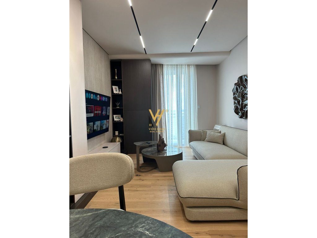 JEPET APARTAMENT 1+1+BLK ME QERA TE GOLDEN TOWER, MINE PEZA 1.200 EURO