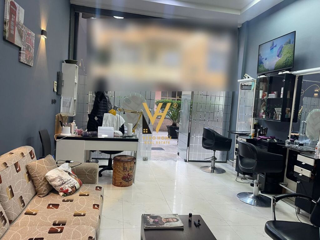 Shitet Aktivitet Biznesi Parukeri te Komuna e Parisit 30 m2 2