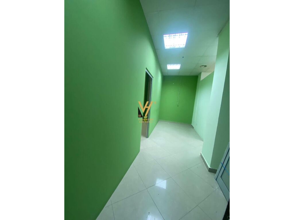 Shitet Ambient biznesi te Unaza e Re 195 m2 2