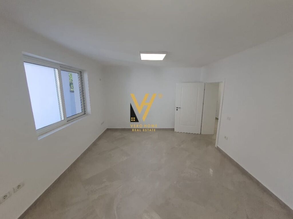 Jepet zyre me qera te Tregu Cam 120 m2 3