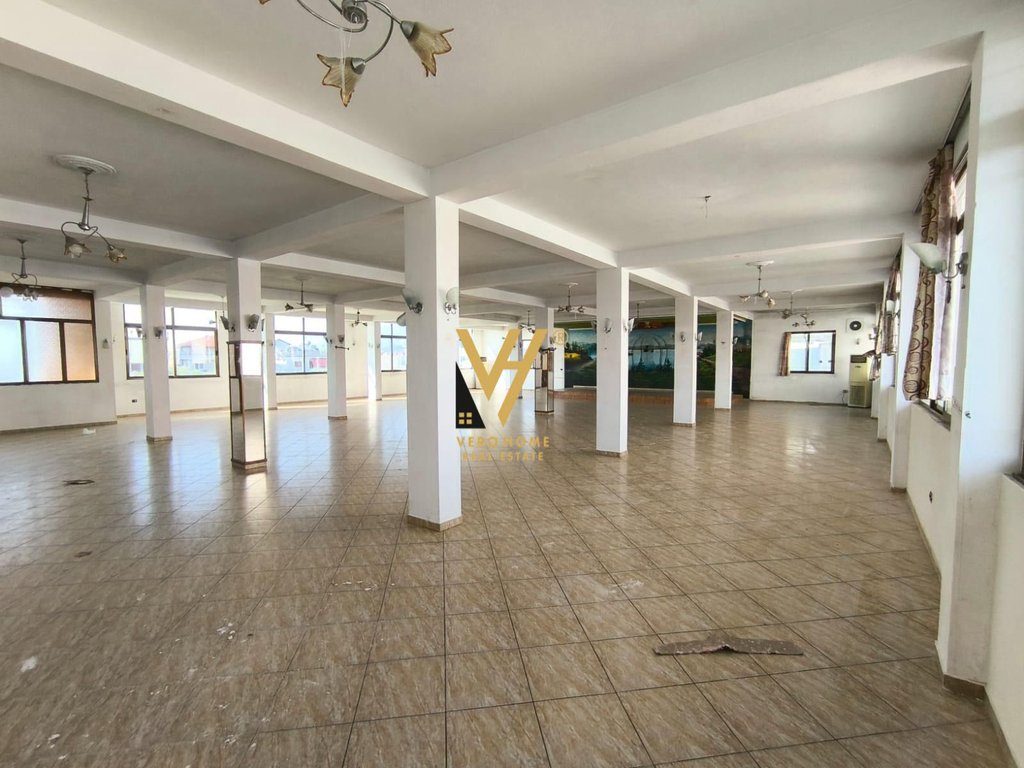 JEPET AMBIENT BIZNESI 1.400 M2 ME QERA NE KAMEZ 3.500 EURO