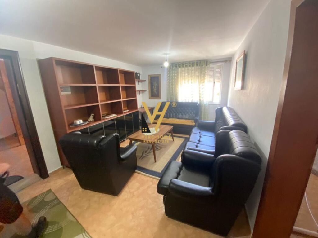 Jepet Apartament 3+1+ballkon me qera te Sheshi Avni Rustemi 100 m2