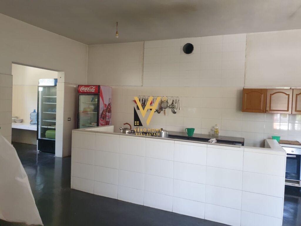Shitet Bar-Kafe ne Kavaje 340 m2 2