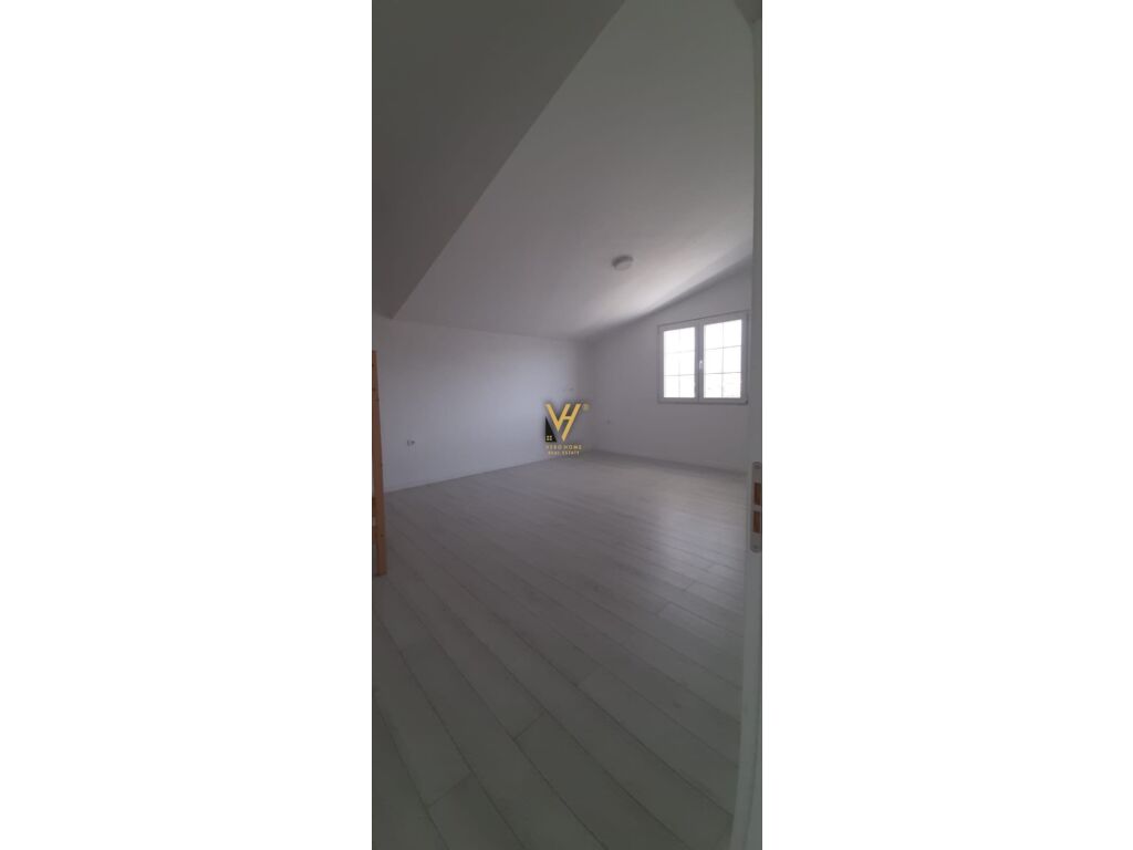 Jepet Vile me qera ne Bathore 300 m2 3