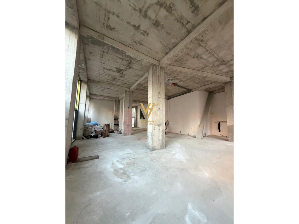 JEPET AMBIENT BIZNES 300 M2 ME QERA TE RRUGA E KAVAJES 9.000 EURO 2