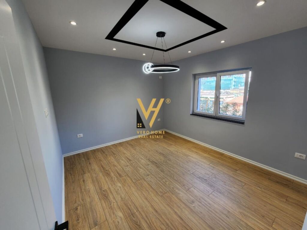 Shitet Apartament 2+1+ballkon te Ish Stacioni i Trenit 80 m2