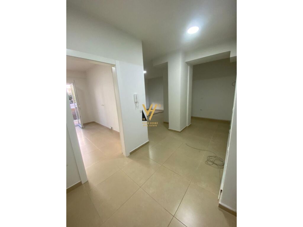 Jepet Zyre me qera te Rruga e Kosovareve 70 m2