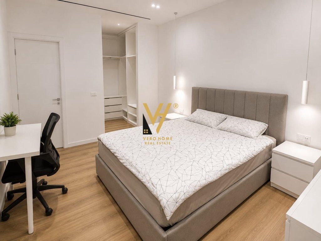 JEPET APARTAMENT 3+1+2 ME QERA TEK EMERALD CENTER, 5 MAJI 1.200 EURO 2