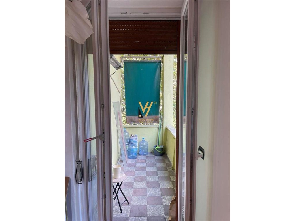 JEPET ZYRE 70 M2 ME QERA TE RR.VASO PASHA, BLLOK 800 EURO 4
