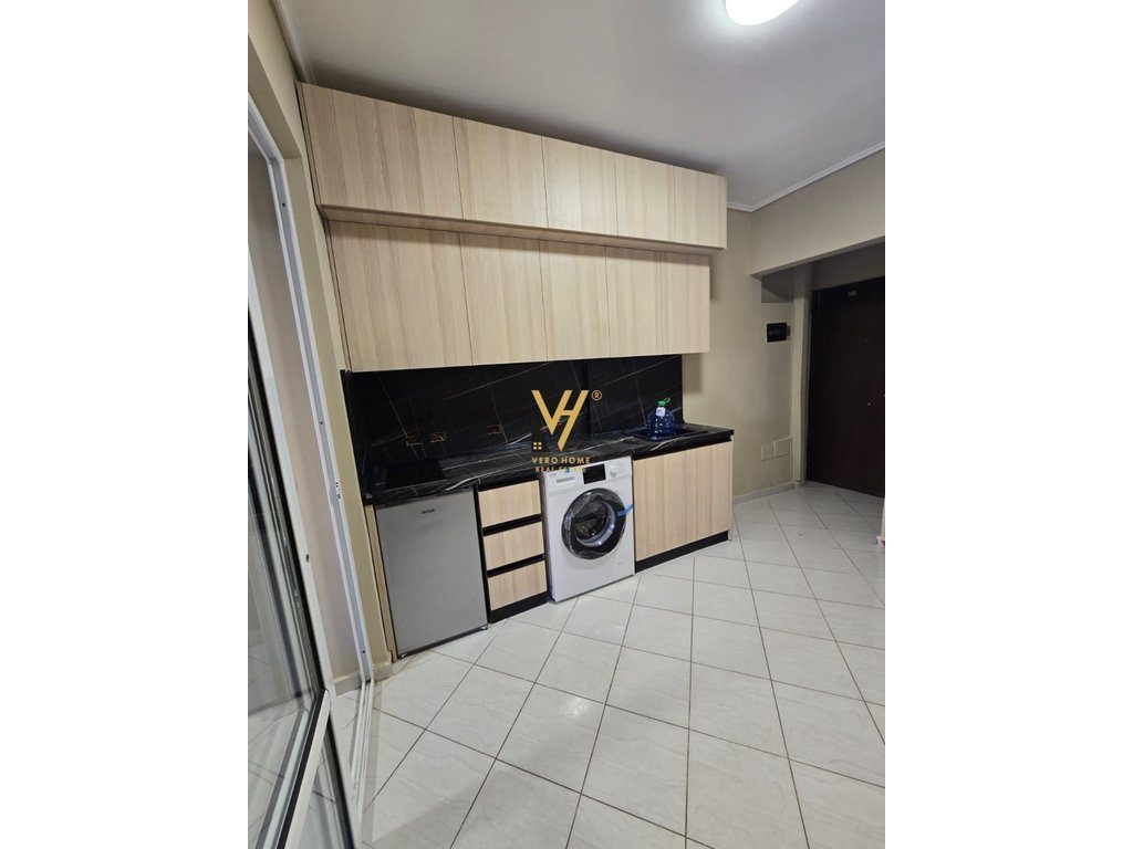 JEPET GARSONIERE 40 M2 ME QERA TE MOZAIKU TIRANES 50.000 LEKE