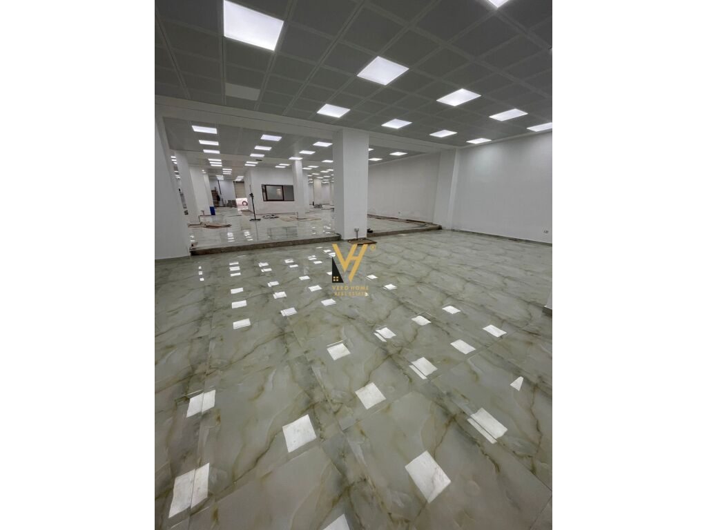Jepet ambient komercial me qera ne Porcelan 1330 m2 3