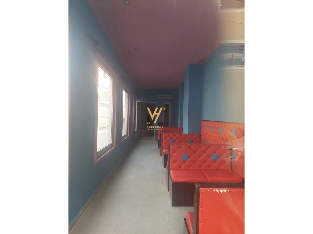 JEPET LOKAL 204 M2 ME QERA TE MEDRESEJA 1.500 EURO