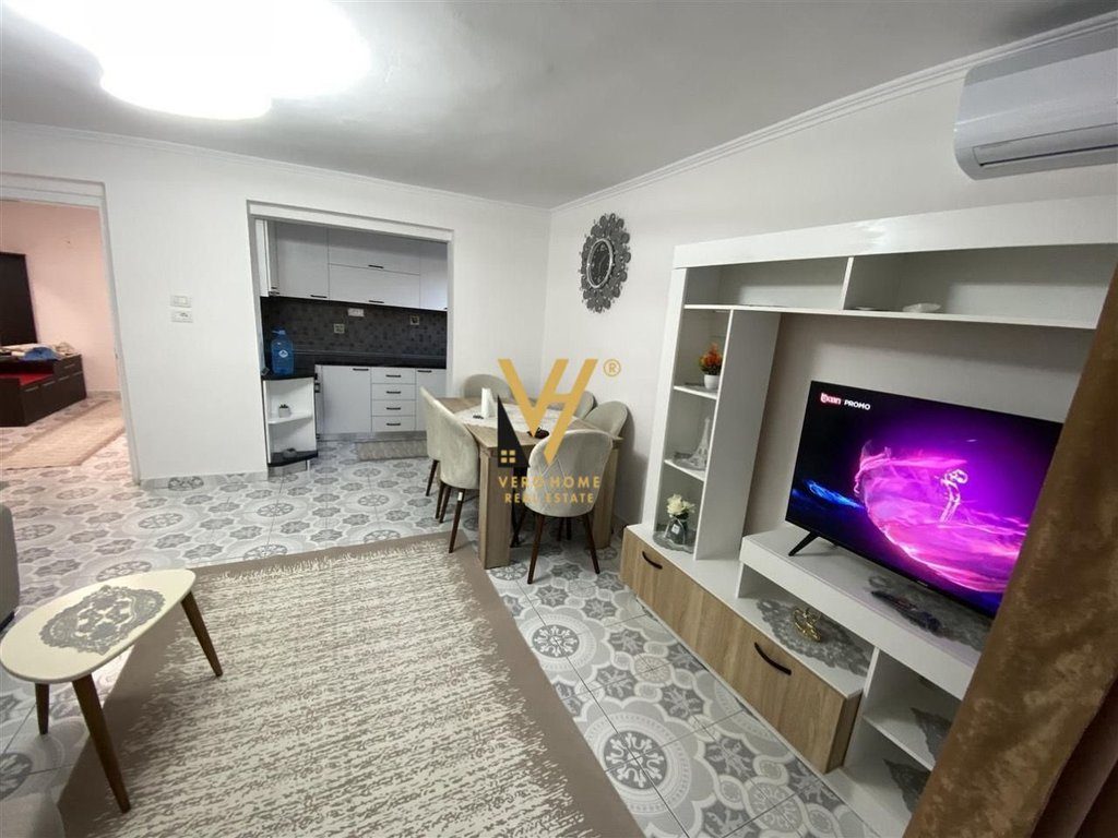 JEPET APARTAMENT 2+1 ME QERA TE FERIT XHAJKO 600 EURO 2