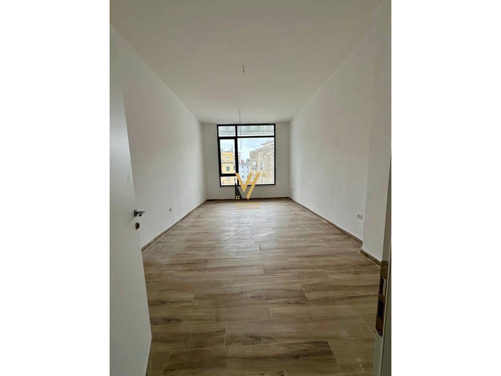 JEPET ZYRE 34 M2 ME QERA TE DONIKA CENTER 550 EURO 1