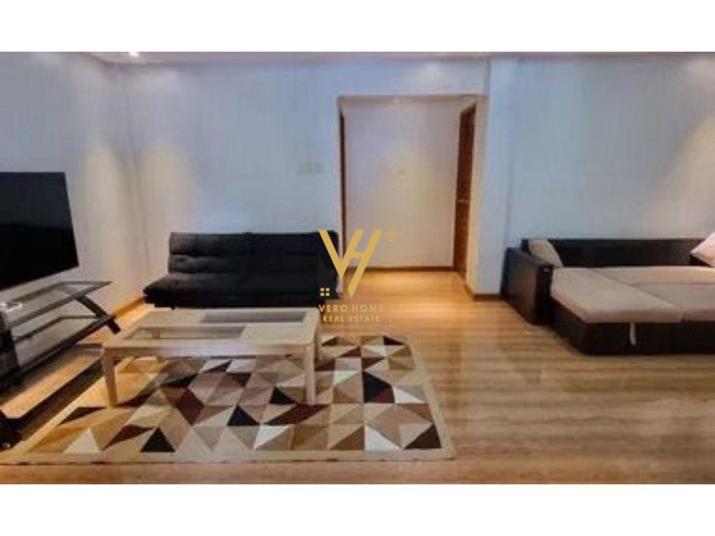 JEPET HYRJE VILE 2+1 ME QERA TE RRUGA HIM KOLLI 800 EURO