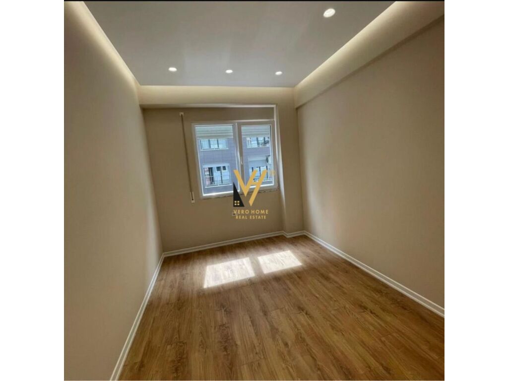 Jepet zyre me qera te Rruga e Dibres 104 m2 2