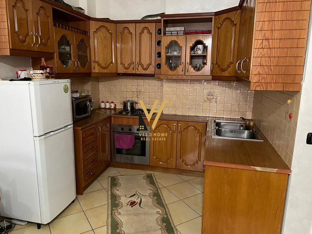 JEPET APARTAMENT 1+1+BLK ME QIRA TE STACIONI I TRENIT 55.000 LEKE 2