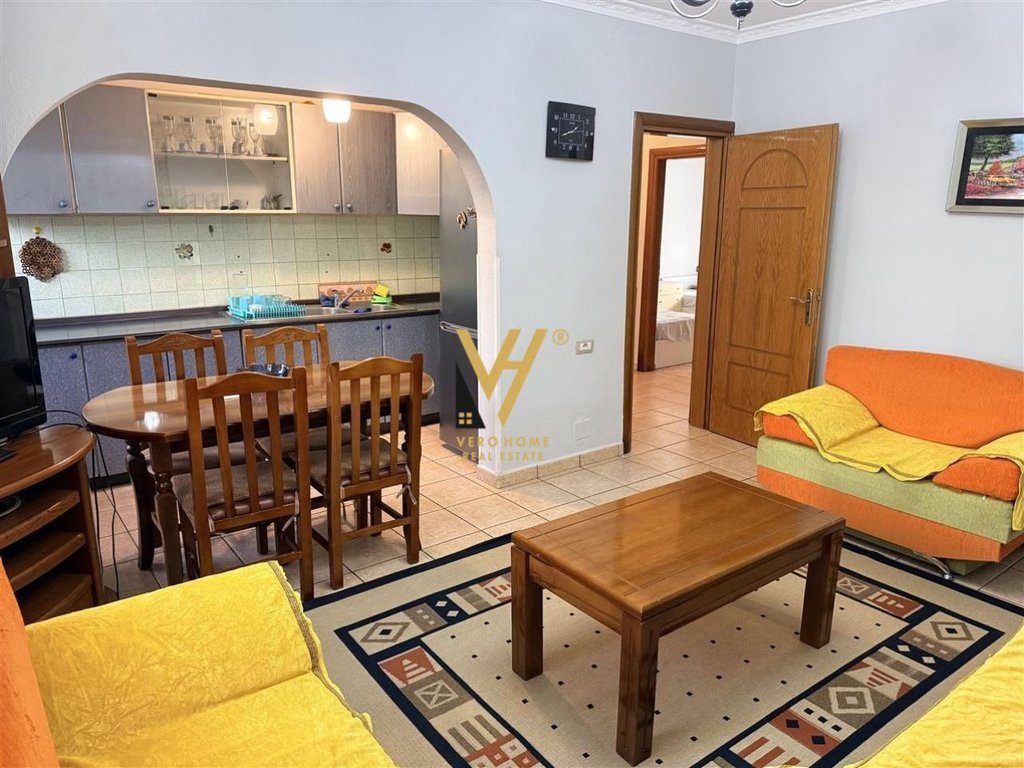 JEPET APARTAMENT 2+1+BLK ME QERA TE ISH PARKU I AUTOBUSAVE 55.000 LEKE 2