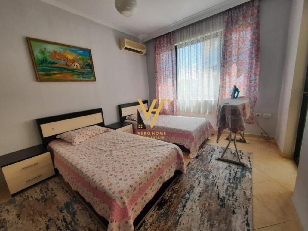 Jepet Apartament 2+1+2 me qera te Blloku 120 m2