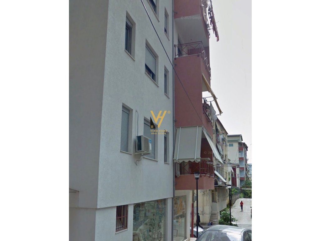SHITET AMBIENT BIZNESI 200 M2 TE KODRA E DIELLIT 387.000 EURO 1