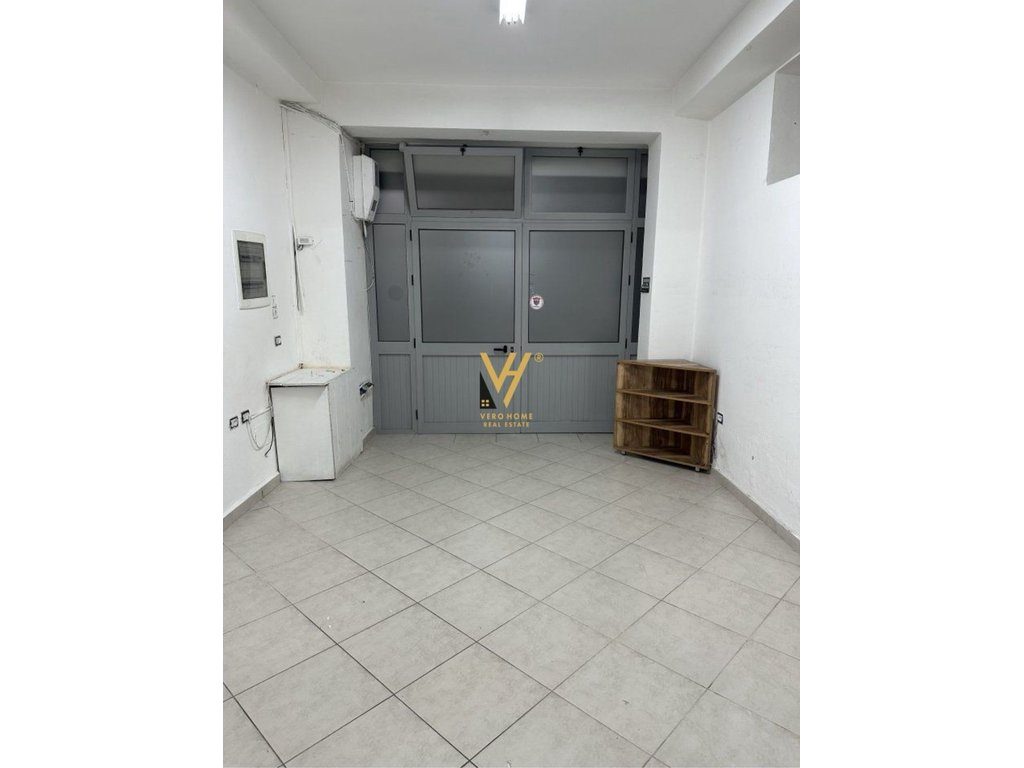 JEPET DYQAN 38 M2 ME QERA TE SHESHI WILLSON 550 EURO