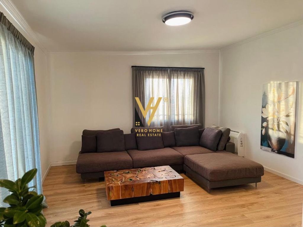 JEPET PENTHOUSE 2+1+VERANDE ME QERA NE BLLOK 1.400 EURO