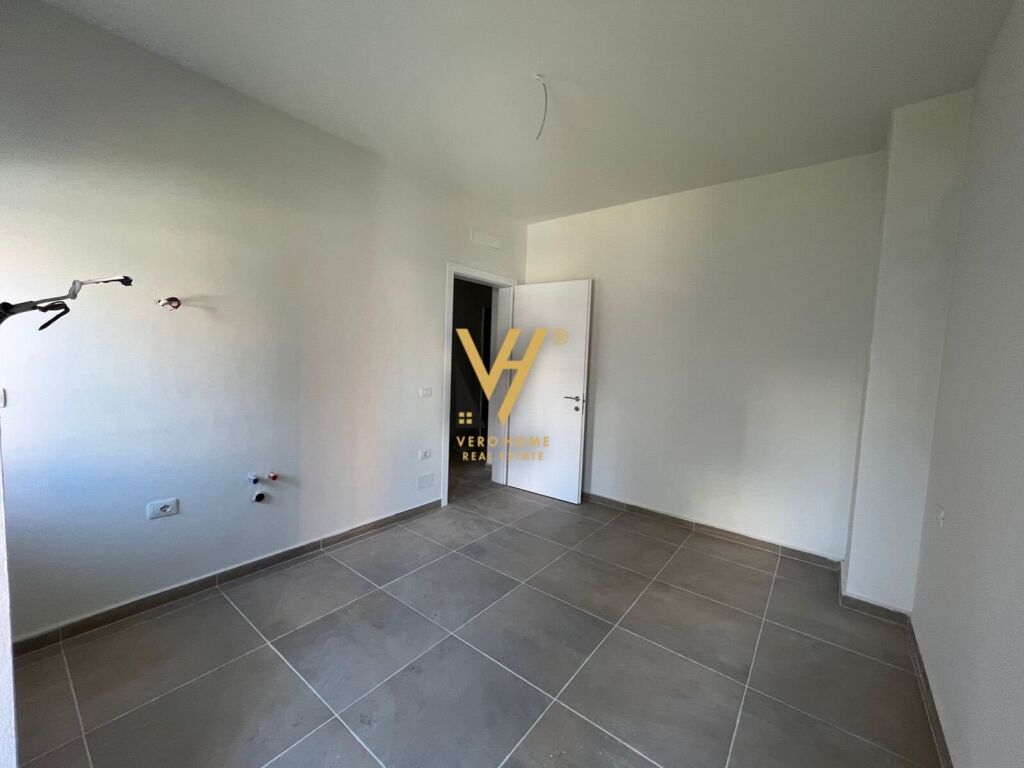 Jepet zyre me qera te Rruga Kosovareve 70 m2 4