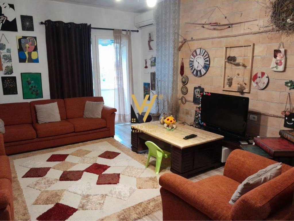 JEPET APARTAMENT 2+1+2+BLK ME QIRA TE KOMUNA E PARISIT 60.000 LEKE