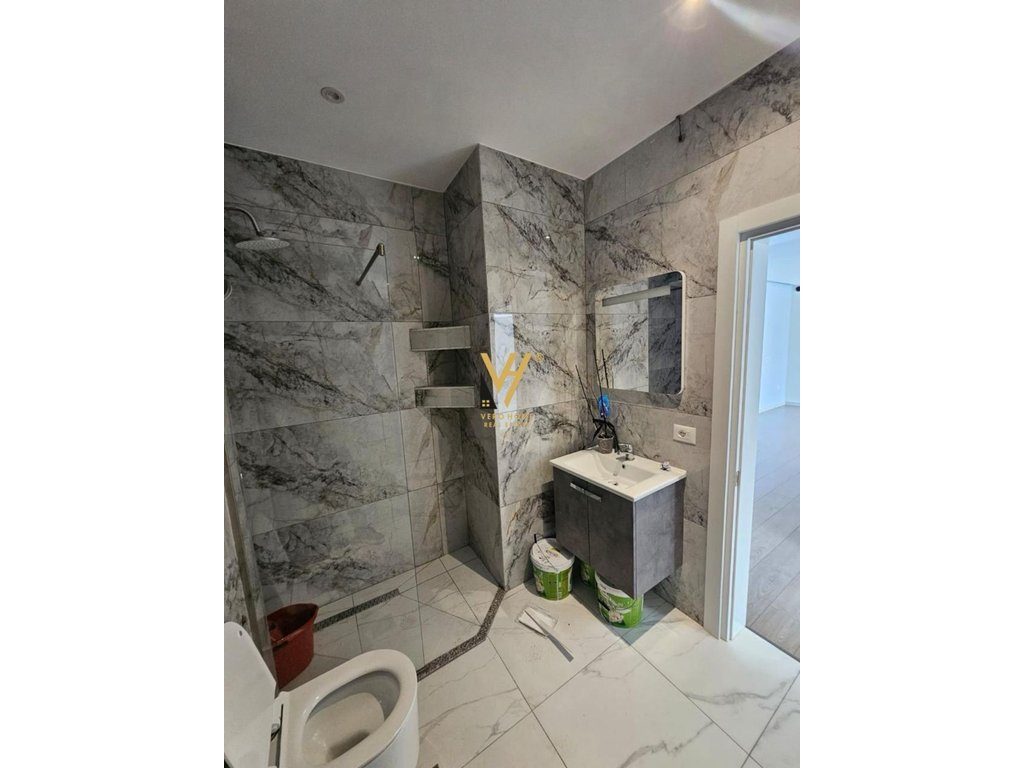 SHITET APARTAMENT 2+1+GARSONIERE TE ZOGU I ZI 295.000 EURO 3